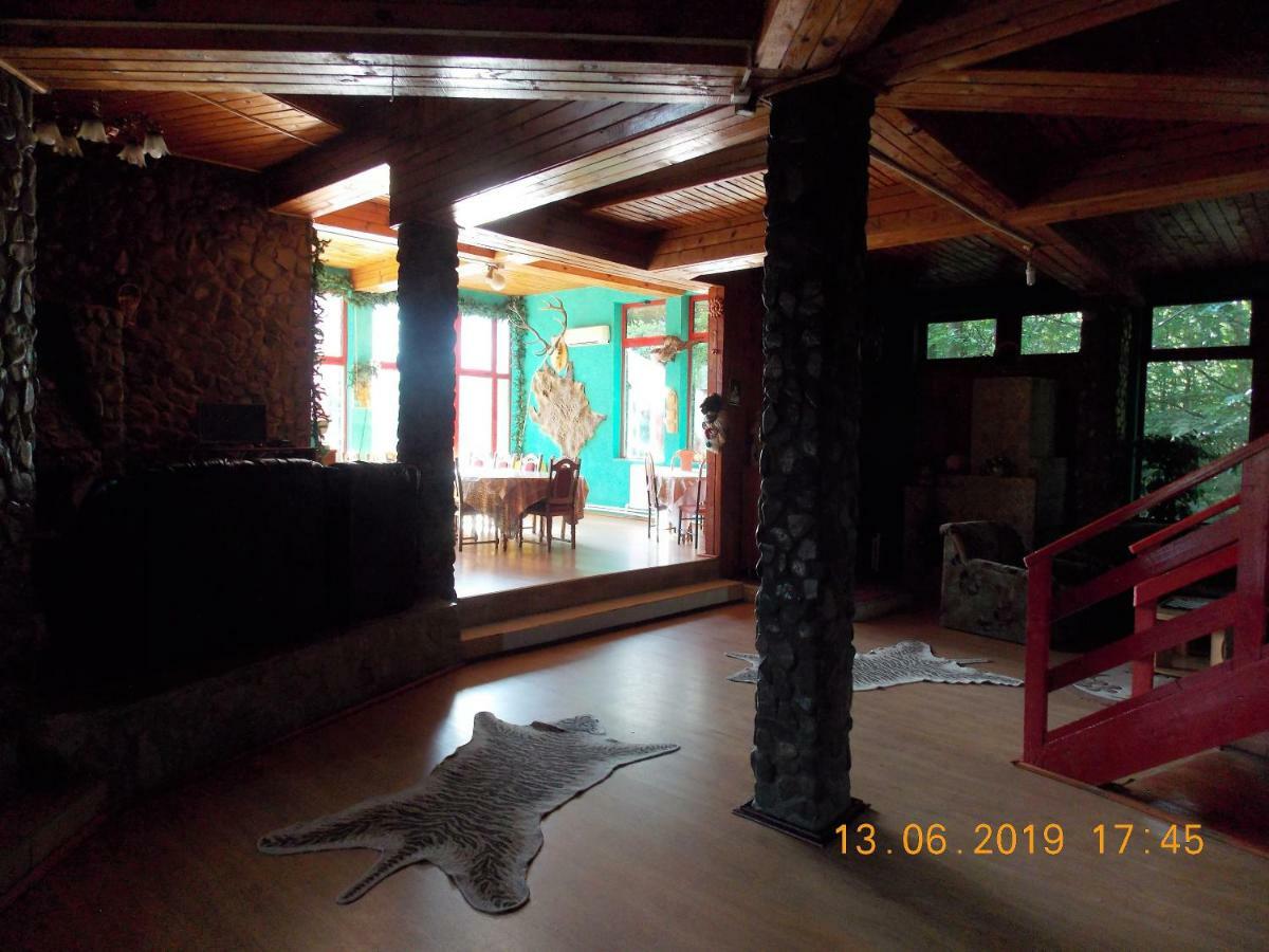 Barlogul Ursilor Lepsa Hotel Exterior photo